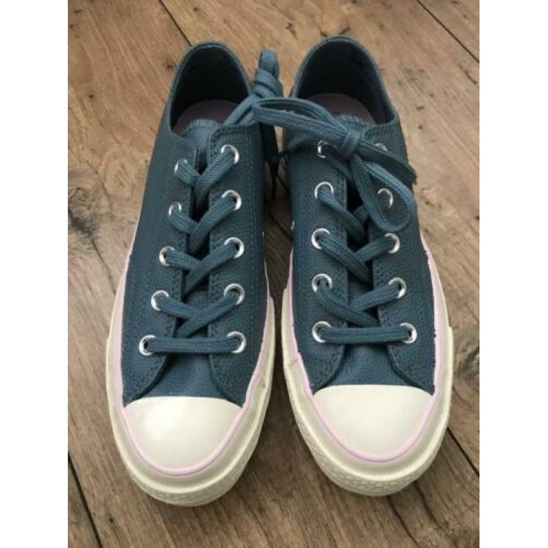 Nieuwe all stars, maat 37.