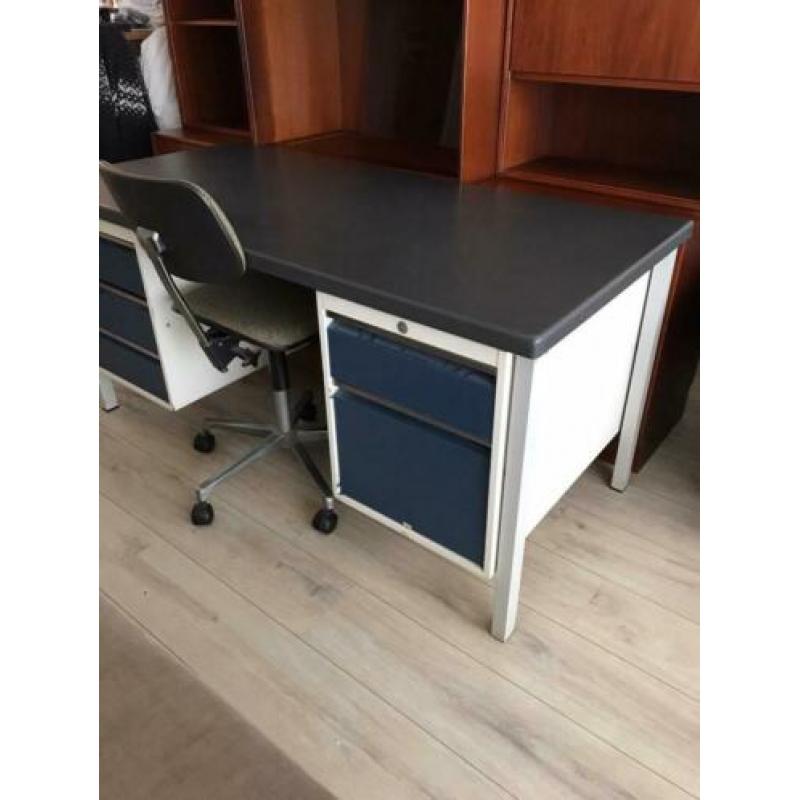stalen bureau met stoel 160 x 75