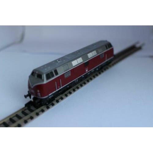 Prachtige V220 diesel loc met automatische koppeling Arnold