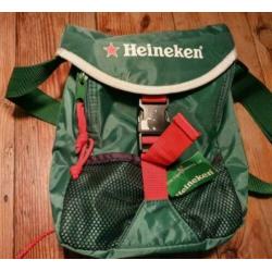 Vier Heineken bier koeltasjes.