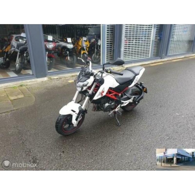 Benelli Tornado Naked T 125,2018 2400km als nieuw