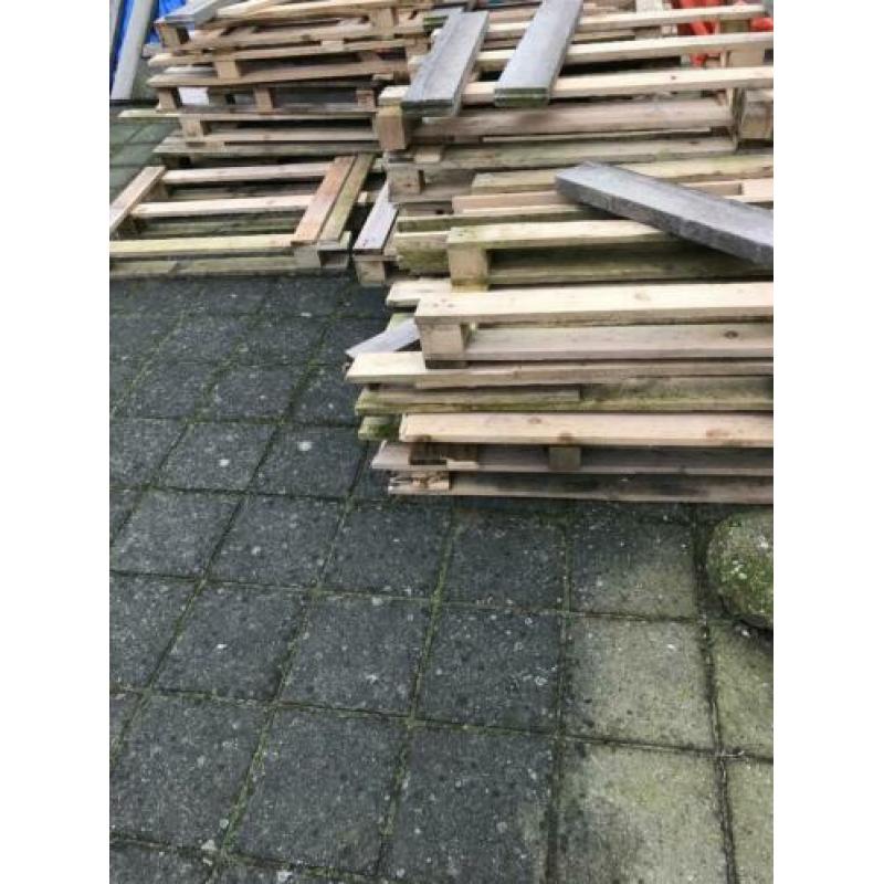 *gratis ; pallet hout!*