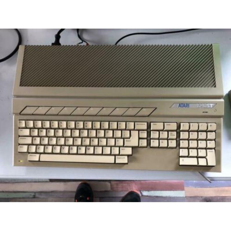 Atari 1040 ST met veel software