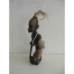 Afrikaanse beeldjes, krijger en trommelaarster.