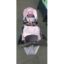 Baby born tweelingpoppenwagen met bruine pop met nieuw setje