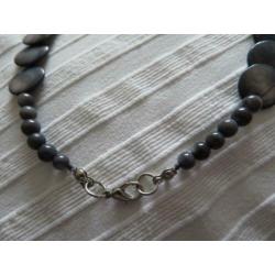 Mooi parelmoer glanzend collier
