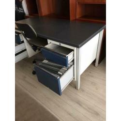 stalen bureau met stoel 160 x 75