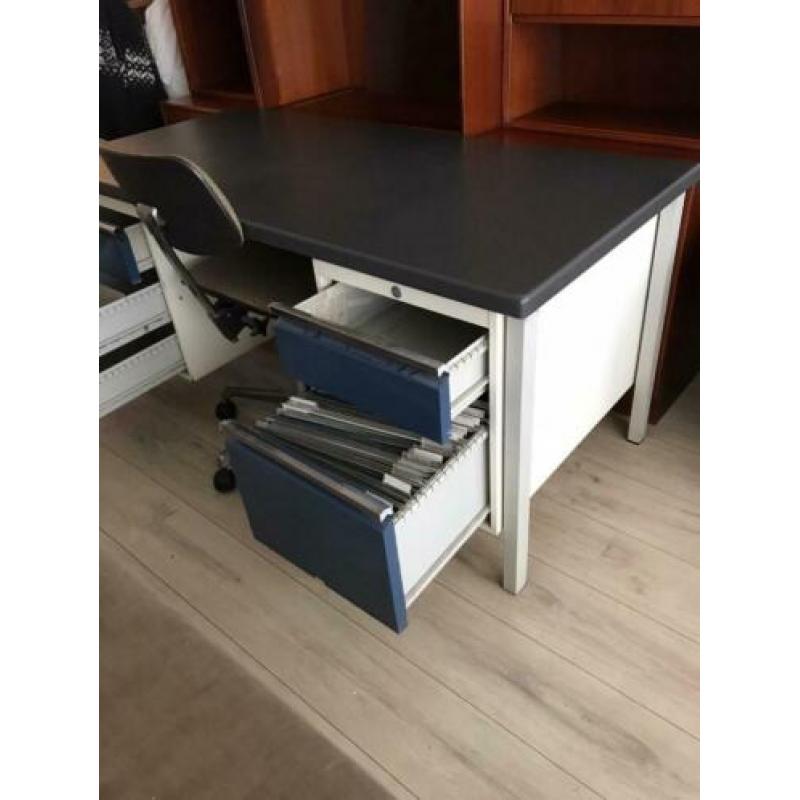stalen bureau met stoel 160 x 75