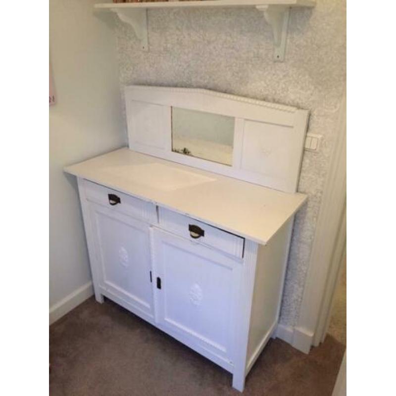 Prachtige robuuste ouderwetse Commode