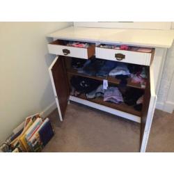 Prachtige robuuste ouderwetse Commode