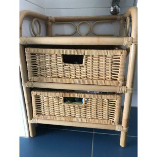 Rotan ladekastje met twee lades, badkamerkastje