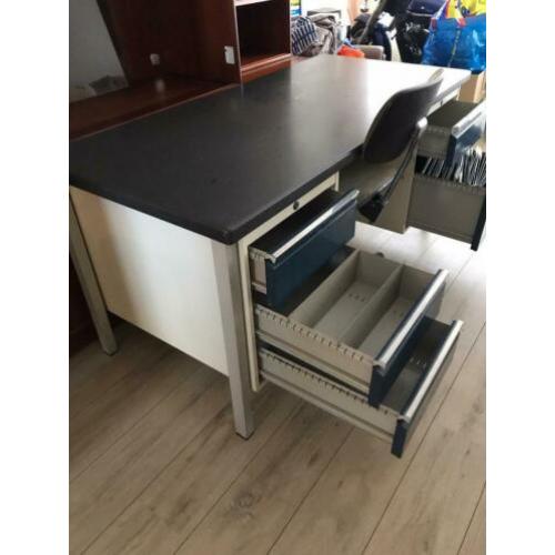 stalen bureau met stoel 160 x 75
