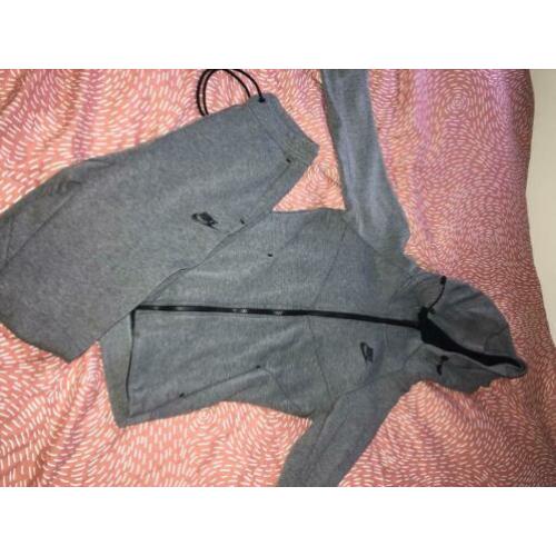 Nike tech fleece pak XS