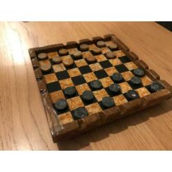 Dambord Schaakspel en damspel op stenen bord