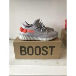 Adidas Yeezy Boost 350 V2 “Tail Light” maat 41.5