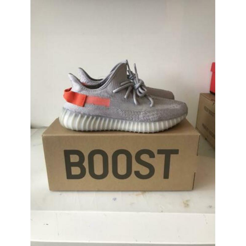 Adidas Yeezy Boost 350 V2 “Tail Light” maat 41.5