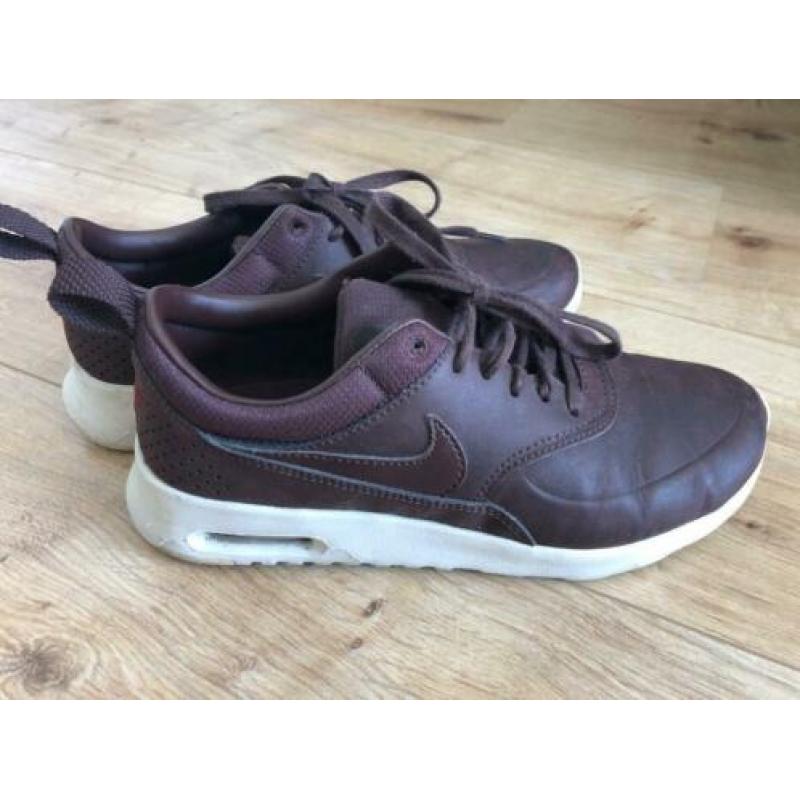 Nike Thea