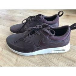 Nike Thea