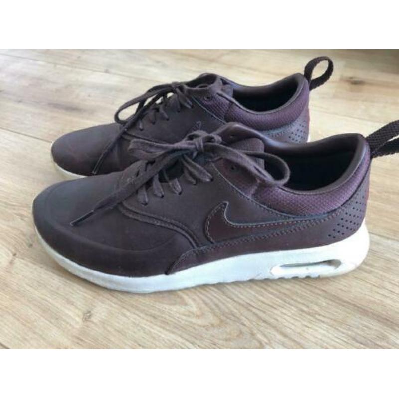 Nike Thea