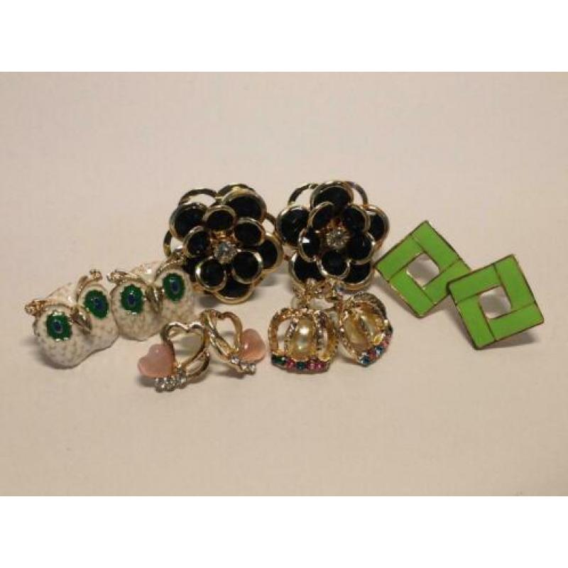 Ruim 240 stuks sieraden