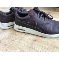 Nike Thea