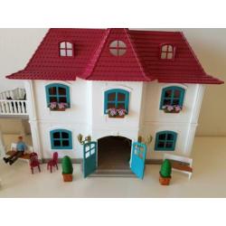 Schleich huis en stal,20 paarden en toebehoren