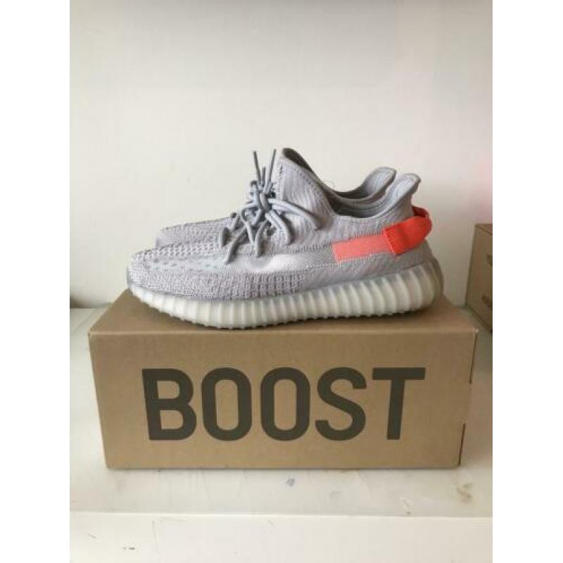 Adidas Yeezy Boost 350 V2 “Tail Light” maat 41.5