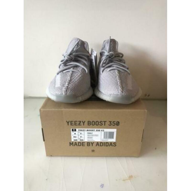 Adidas Yeezy Boost 350 V2 “Tail Light” maat 41.5