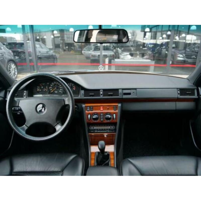 Mercedes-Benz E-Klasse 200-500 260E | Liefhebbers auto | Uni