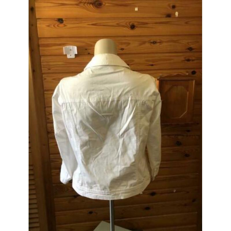 Kort wit blouse jasje van Betty Barclay, maat 38