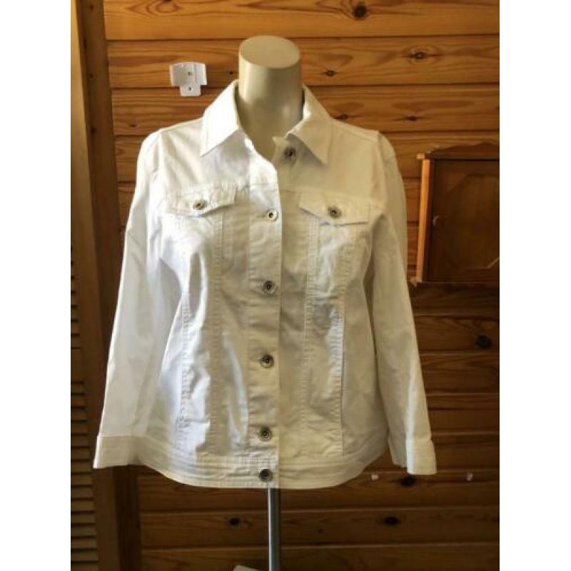 Kort wit blouse jasje van Betty Barclay, maat 38