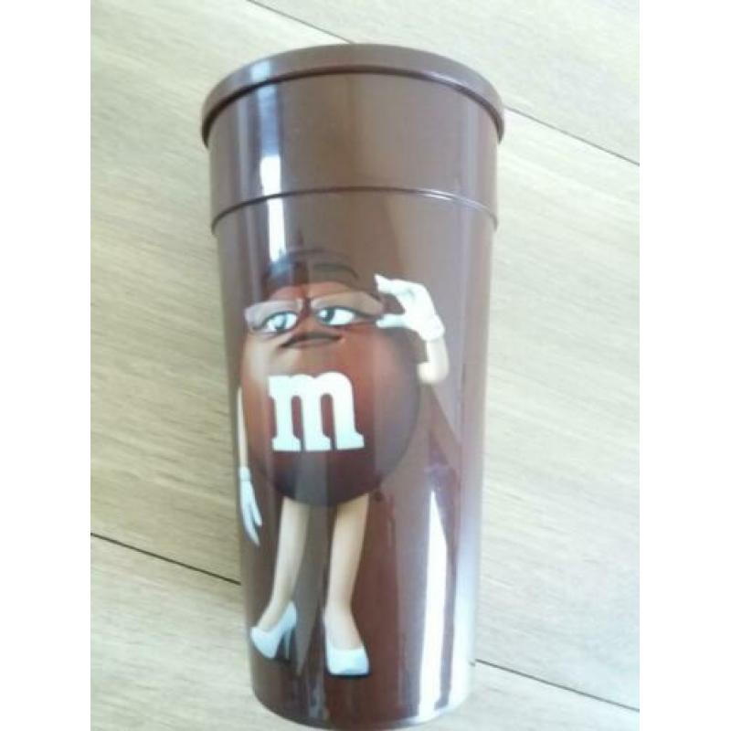 NIEUW 7 bekers met M&M's erop. Kleurrijk!