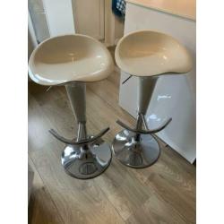 2 stuks barkruk draai+verstelbaar+ voet steun
