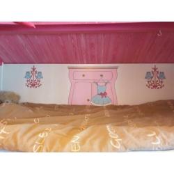 Unieke meiden speel-bed met opbergruimte