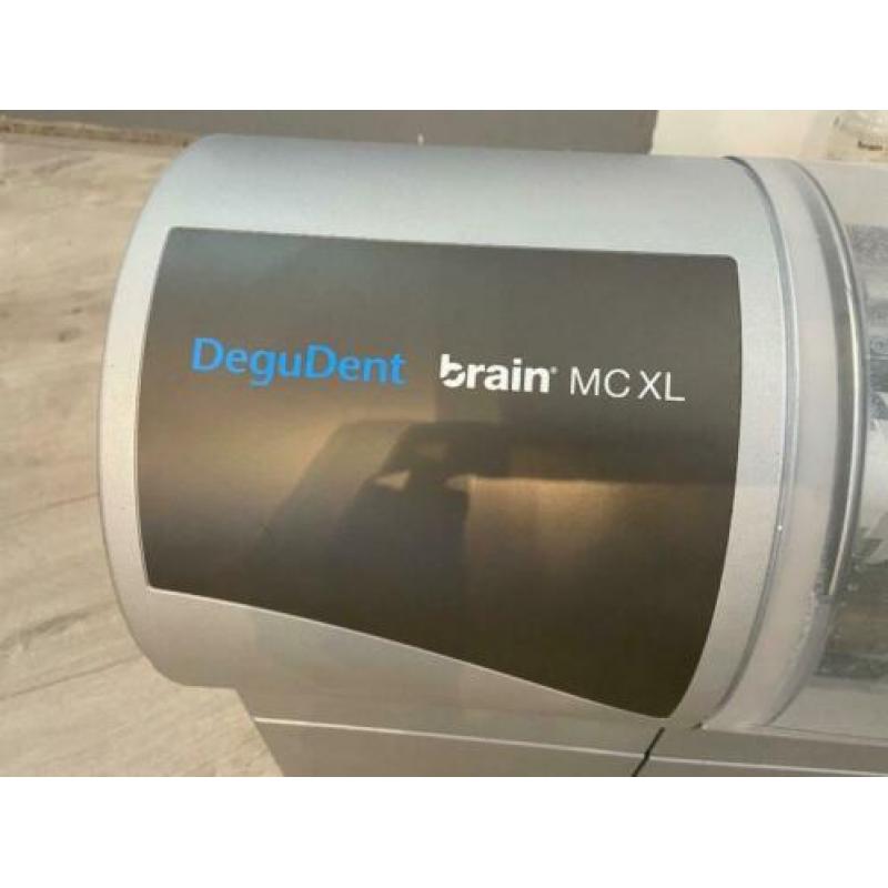 Degudent Brain MCXL milling machine