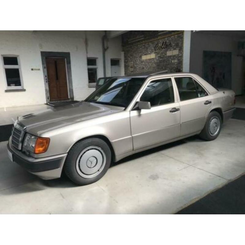 Mercedes-Benz 200-500 (W124) 260 E
