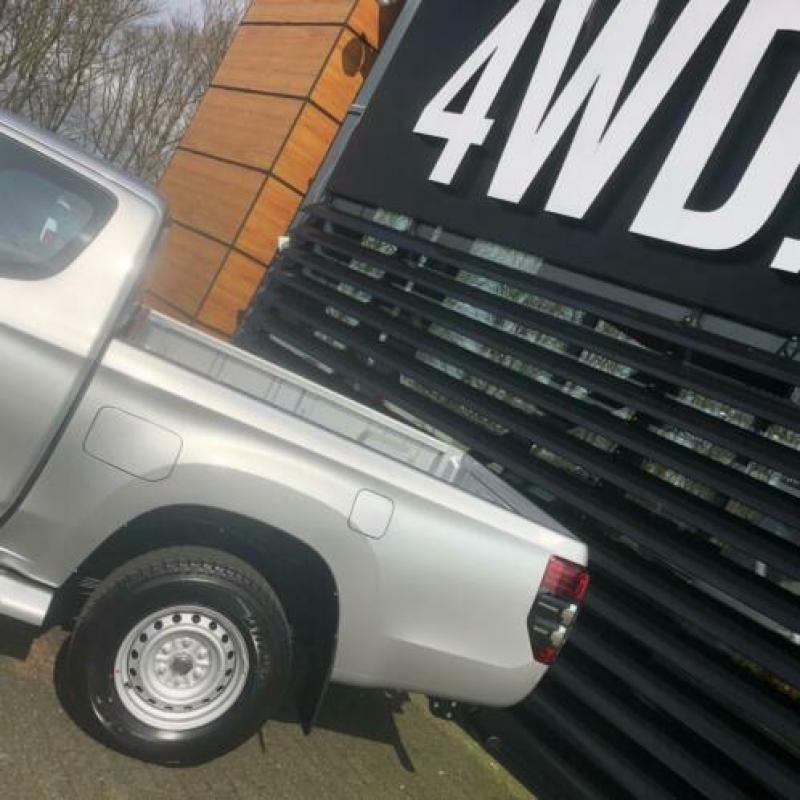 Mitsubishi L200 2.2 DI-D Club Cab Invite AIRCO/4WD /ELECTR P