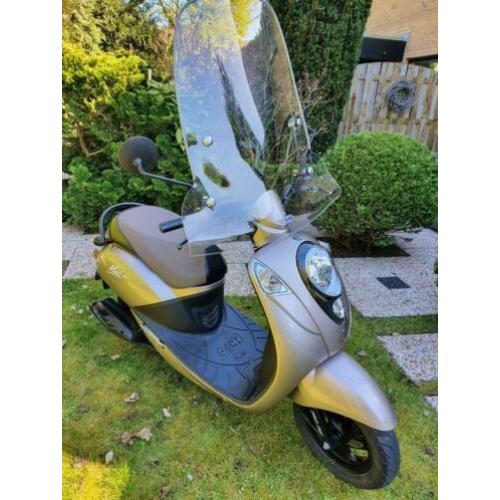 Sym Mio 50 2013 nieuwe snor scooter Vespa AGM blauw kenteken