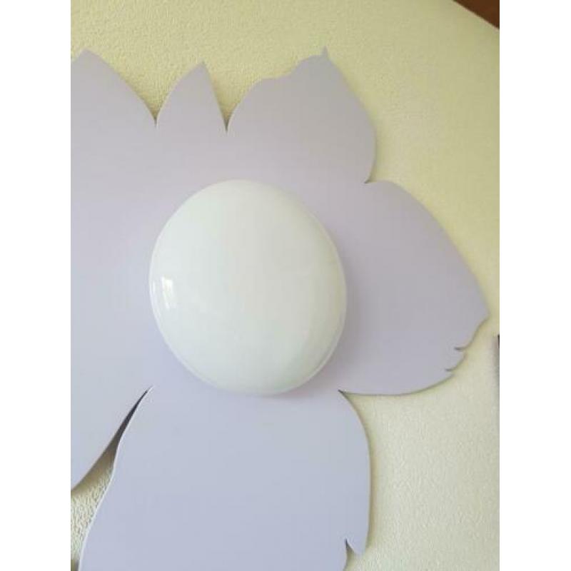 Plafond lamp lamp voor tegen de muur. Gratis