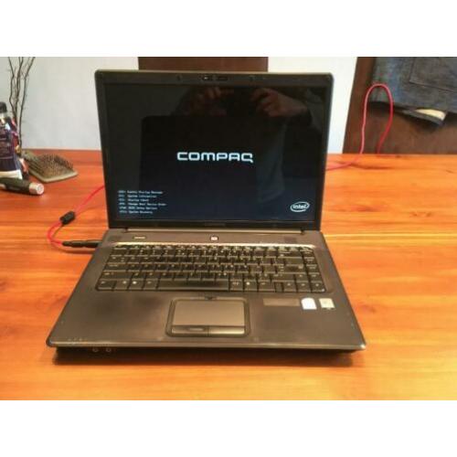 Incomplete Compaq C700 laptop. Voor onderdelen of reparatie