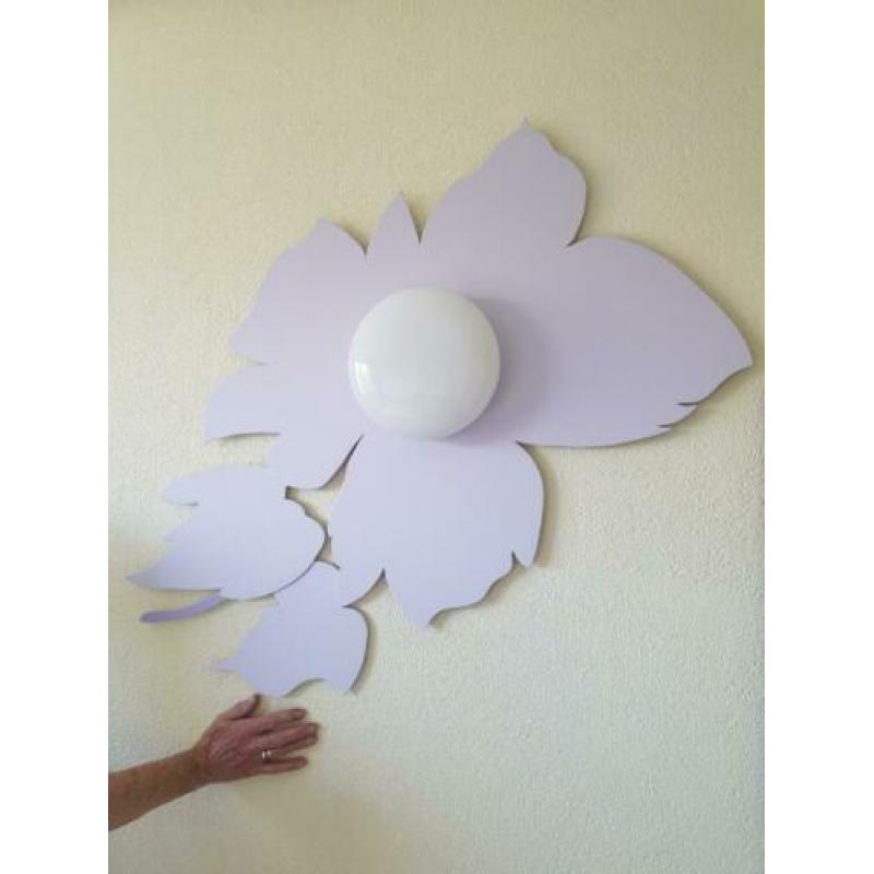 Plafond lamp lamp voor tegen de muur. Gratis