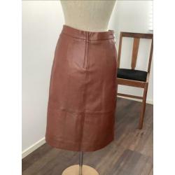 Essentiel lederen cognac kleurige rok. Mt 38
