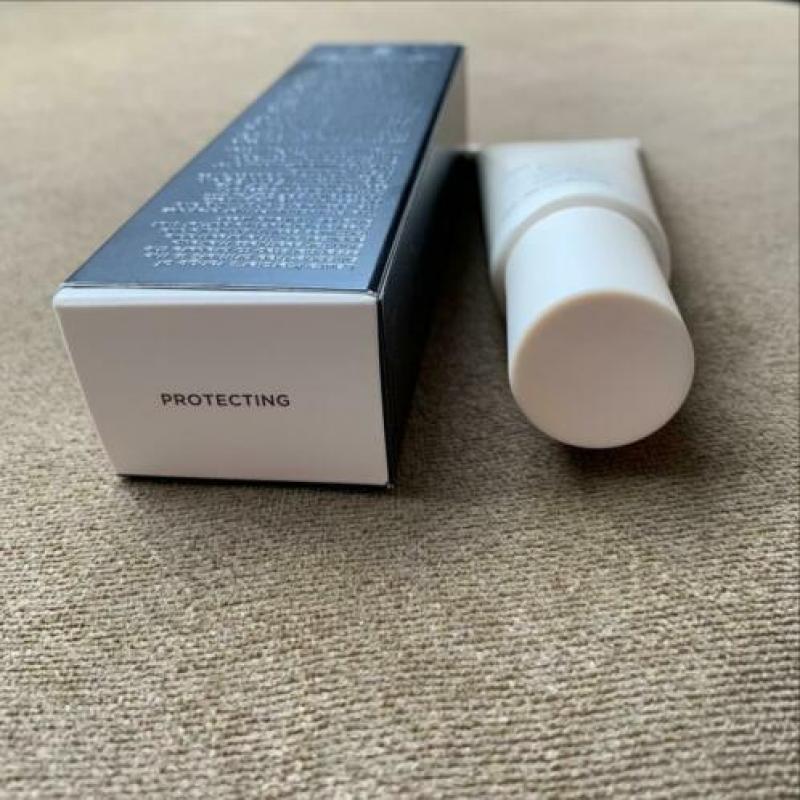 Laura Mercier pure canvas primer protecting spf30