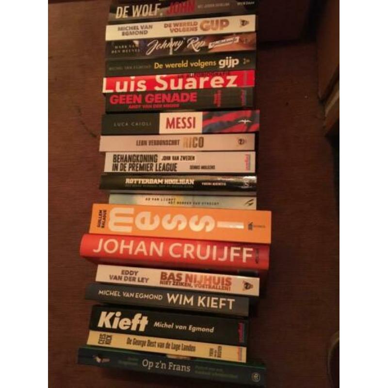 18 voetbalboeken / sportboeken