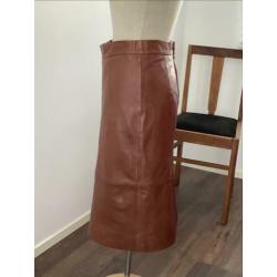 Essentiel lederen cognac kleurige rok. Mt 38