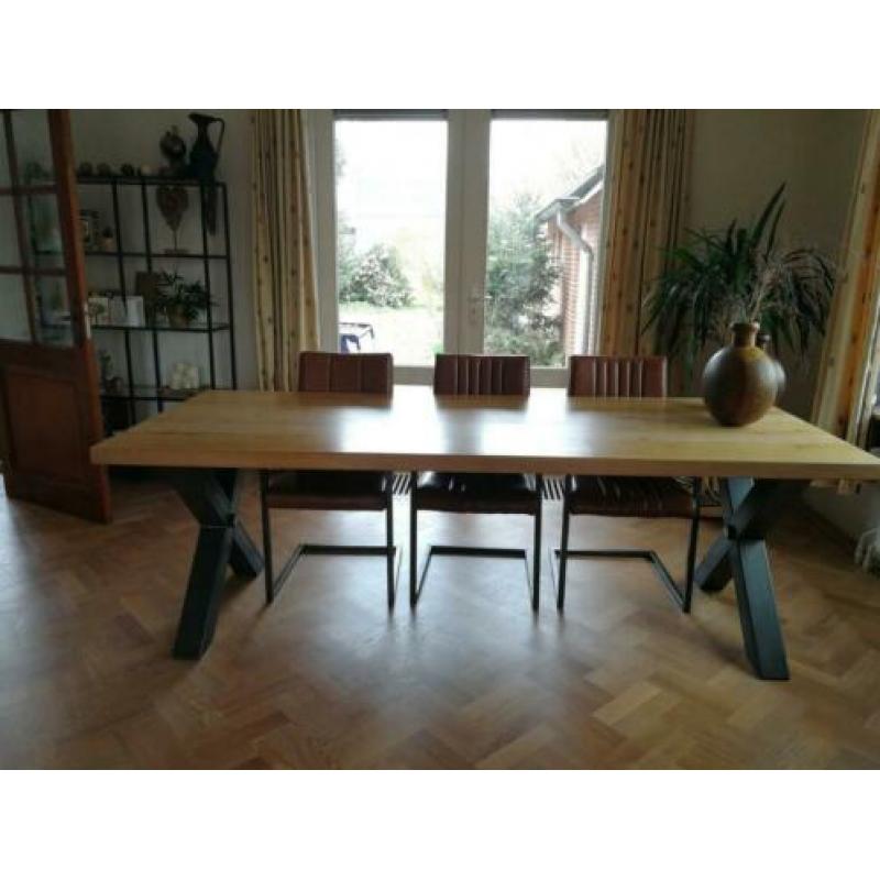 Robuuste eiken tafel 6 personen!