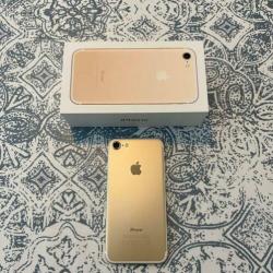 Iphone 7 Gold, 128GB + 4 hoesjes