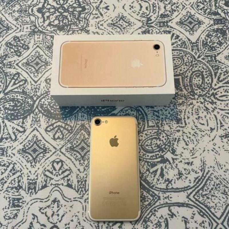 Iphone 7 Gold, 128GB + 4 hoesjes