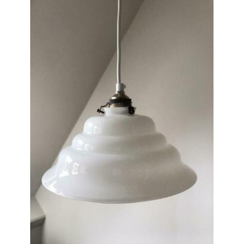2 vintage melkglas driehoek lampenkap hanglamp opaline wit