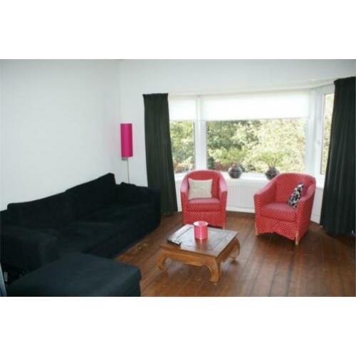 Mooie bovenwoning nabij UMCG te huur